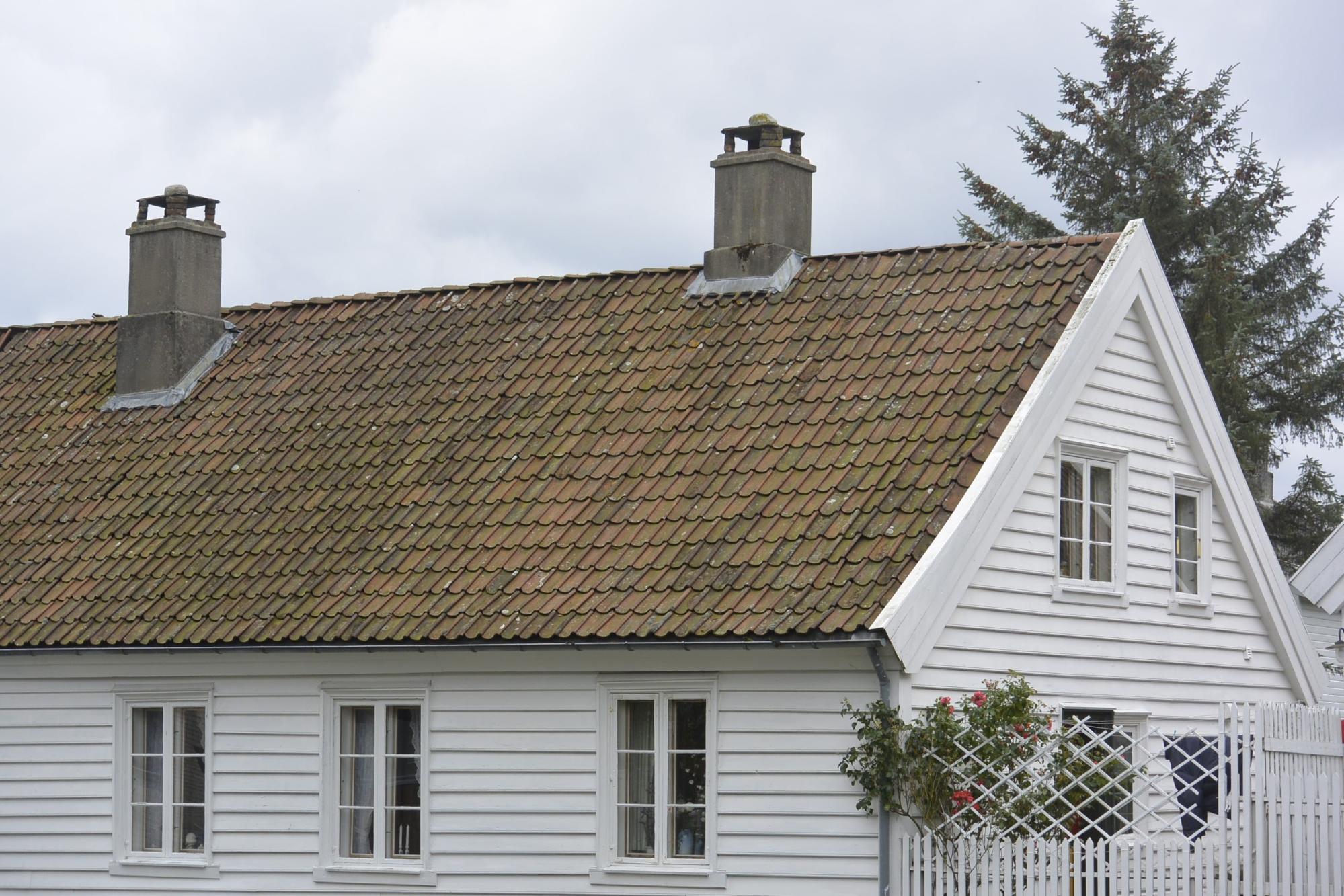 The Impact of an Old Roof on Home Appearance and Value