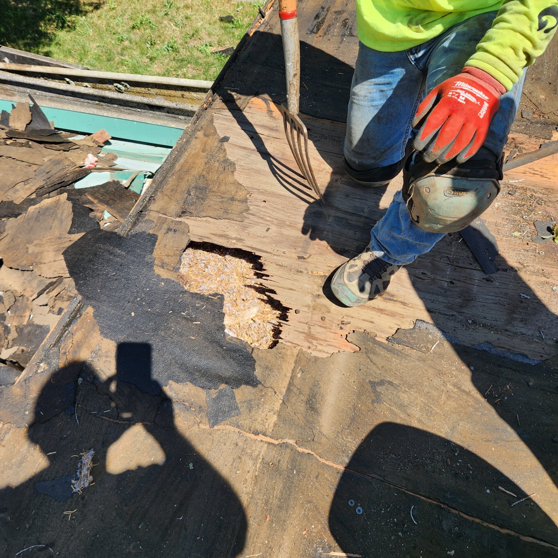 Russell Quality Roofing – Roof Inspection Russell Quality Roofing Inspecting a Roof that is leaking in the Lewiston, Spokane area